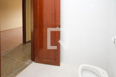 Casa à venda com 270m², 4 quartos e 4 vagas Casa à venda com 270m², 4 quartos e 4 vagasBanheiro Social