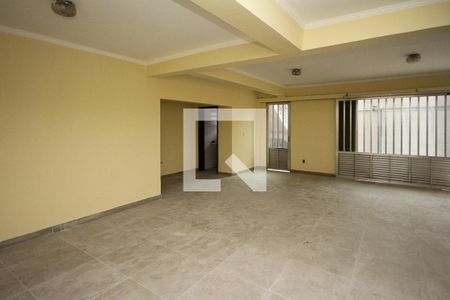 Casa à venda com 270m², 4 quartos e 4 vagas Casa à venda com 270m², 4 quartos e 4 vagasGaragem