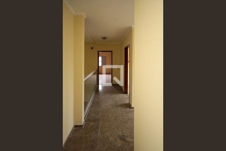 Casa à venda com 270m², 4 quartos e 4 vagas Casa à venda com 270m², 4 quartos e 4 vagasCorredor