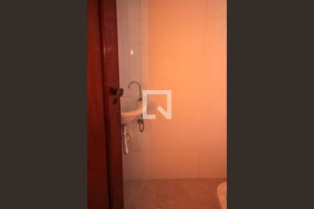 Lavabo de casa para alugar com 4 quartos, 270m² em Vila Ema, São Paulo