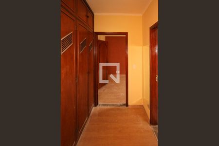 Casa à venda com 270m², 4 quartos e 4 vagas Casa à venda com 270m², 4 quartos e 4 vagasCloset