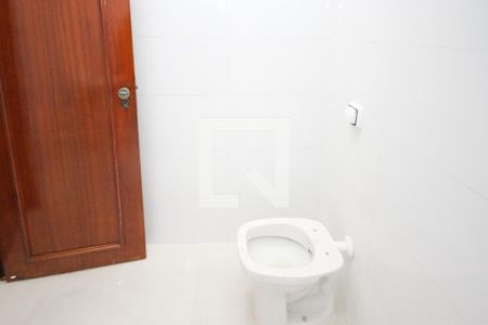 Casa à venda com 270m², 4 quartos e 4 vagas Casa à venda com 270m², 4 quartos e 4 vagasBanheiro Social