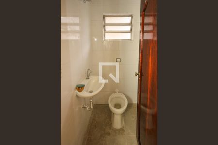 Casa à venda com 270m², 4 quartos e 4 vagas Casa à venda com 270m², 4 quartos e 4 vagasLavabo da Garagem