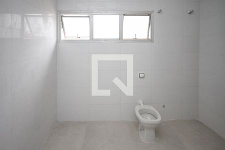 Casa à venda com 270m², 4 quartos e 4 vagas Casa à venda com 270m², 4 quartos e 4 vagasBanheiro do Suite