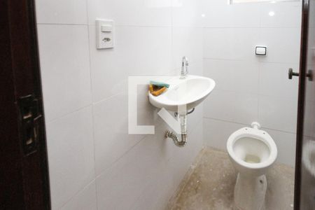 Casa à venda com 270m², 4 quartos e 4 vagas Casa à venda com 270m², 4 quartos e 4 vagasLavabo da Garagem