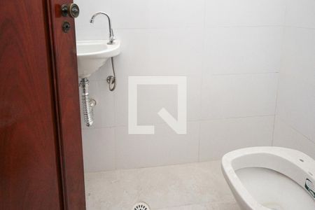 Lavabo de casa para alugar com 4 quartos, 270m² em Vila Ema, São Paulo