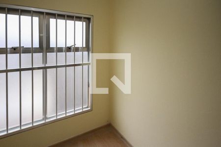 Casa à venda com 270m², 4 quartos e 4 vagas Casa à venda com 270m², 4 quartos e 4 vagasEscritório