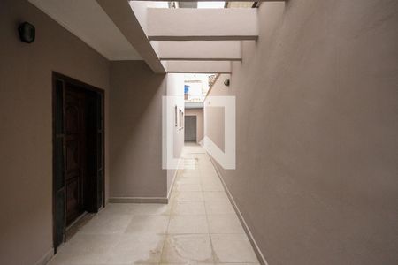 Casa à venda com 270m², 4 quartos e 4 vagas Casa à venda com 270m², 4 quartos e 4 vagasCorredor