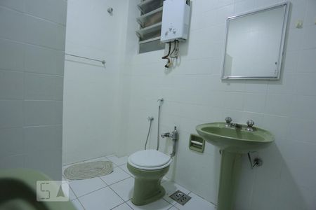 Banheiro de kitnet/studio à venda com 1 quarto, 45m² em Copacabana, Rio de Janeiro