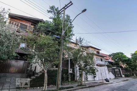 Fachada de casa à venda com 3 quartos, 300m² em Boa Vista, Porto Alegre