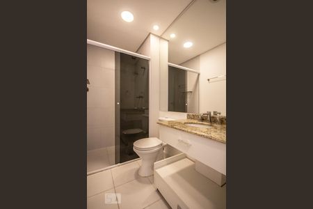Banheiro de apartamento à venda com 2 quartos, 72m² em Vila Andrade, São Paulo