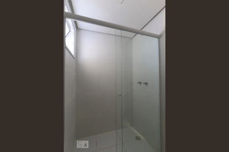 Banheiro de apartamento para alugar com 2 quartos, 55m² em Vila Vermelha, São Paulo
