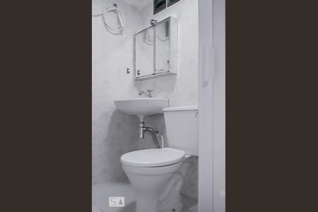 Casa à venda com 45m², 1 quarto e sem vaga Casa à venda com 45m², 1 quarto e sem vagaBanheiro