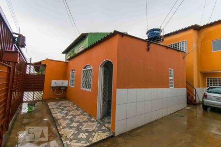 Fachada e Área de Serviço de casa para alugar com 1 quarto, 35m² em Taguatinga Norte (taguatinga), Brasília