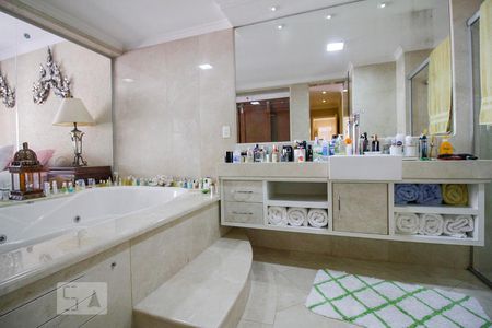 Apartamento para alugar com 150m², 2 quartos e 3 vagas Apartamento para alugar com 150m², 2 quartos e 3 vagasBanheiro Senhora da Suíte 1