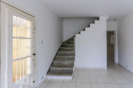 Sala Escada de casa para alugar com 3 quartos, 150m² em Vila Santo Estéfano, São Paulo