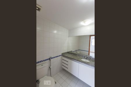 Banheiro de apartamento à venda com 1 quarto, 52m² em Icaraí, Niterói