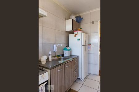 Cozinha de apartamento para alugar com 1 quarto, 42m² em Humaitá, Porto Alegre