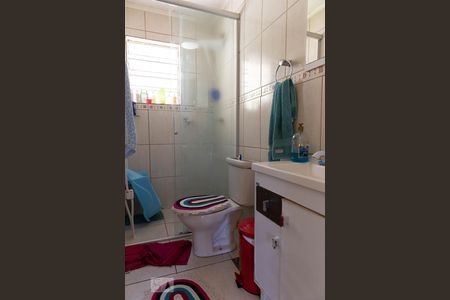Banheiro  de apartamento à venda com 1 quarto, 42m² em Humaitá, Porto Alegre