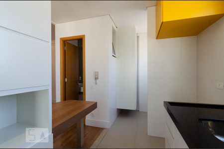 Cozinha de apartamento para alugar com 1 quarto, 57m² em Cambuí, Campinas