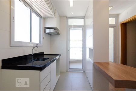 Cozinha de apartamento para alugar com 1 quarto, 57m² em Cambuí, Campinas