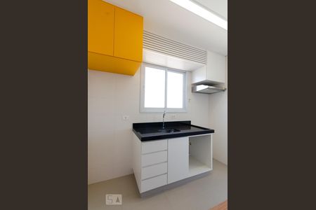 Cozinha de apartamento para alugar com 1 quarto, 57m² em Cambuí, Campinas