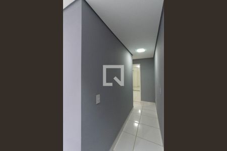 Corredor de apartamento para alugar com 2 quartos, 58m² em Jardim Flor da Montanha, Guarulhos