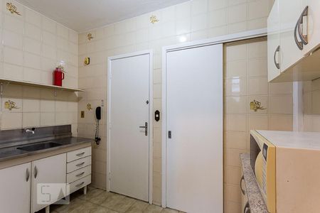 Cozinha de apartamento para alugar com 1 quarto, 46m² em Trindade, Florianópolis