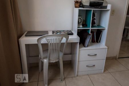 Quarto 2 de apartamento para alugar com 2 quartos, 49m² em Planalto, Belo Horizonte