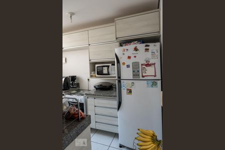 Cozinha de apartamento para alugar com 2 quartos, 49m² em Planalto, Belo Horizonte