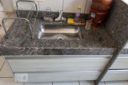 Cozinha de apartamento para alugar com 2 quartos, 49m² em Planalto, Belo Horizonte