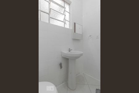 Banheiro de casa para alugar com 2 quartos, 70m² em Jardim Maria Estela, São Paulo