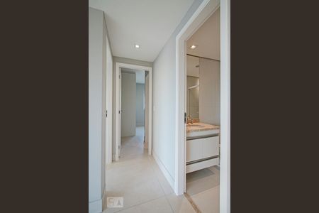 Hall doa Quartos e Banheiro de apartamento para alugar com 2 quartos, 65m² em Campo Belo, São Paulo