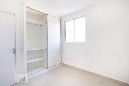 Quarto de apartamento para alugar com 3 quartos, 75m² em Planalto, Belo Horizonte