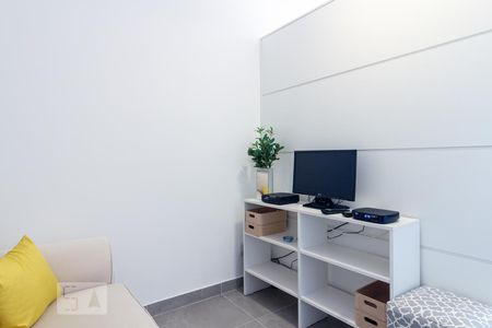 Sala de kitnet/studio para alugar com 1 quarto, 26m² em Cidade Monções, São Paulo