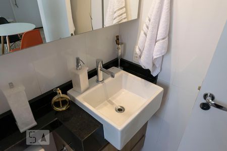 Banheiro (Pia) de apartamento para alugar com 1 quarto, 38m² em Aclimação, São Paulo