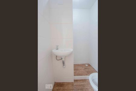 Banheiro de kitnet/studio para alugar com 1 quarto, 26m² em Maracanã, Rio de Janeiro