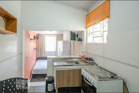 Cozinha de kitnet/studio para alugar com 1 quarto, 25m² em Cidade Jardim, Belo Horizonte