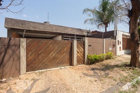 Casa à venda com 267m², 3 quartos e 3 vagasFachada da casa