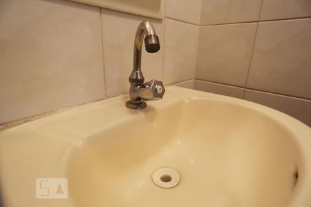 Lavabo de casa para alugar com 3 quartos, 300m² em Jardim Santos Dumont, São Paulo