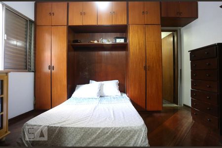 Suíte de casa para alugar com 3 quartos, 300m² em Jardim Santos Dumont, São Paulo