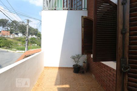 Sacada de casa para alugar com 3 quartos, 300m² em Jardim Santos Dumont, São Paulo