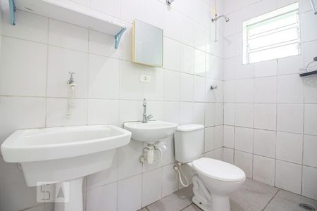 Banheiro de kitnet/studio para alugar com 1 quarto, 20m² em Vila Butantã, São Paulo