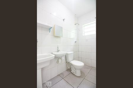 Banheiro de kitnet/studio para alugar com 1 quarto, 20m² em Vila Butantã, São Paulo