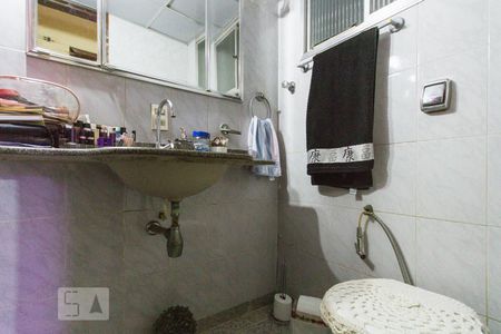Banheiro de apartamento à venda com 3 quartos, 60m² em Taquara, Rio de Janeiro