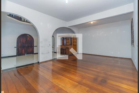 Sala de casa para alugar com 4 quartos, 650m² em Cachoeirinha, Belo Horizonte