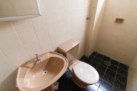 Banheiro de apartamento para alugar com 1 quarto, 33m² em Rebouças, Curitiba