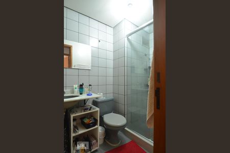 Banheiro de apartamento à venda com 2 quartos, 68m² em Nonoai, Porto Alegre