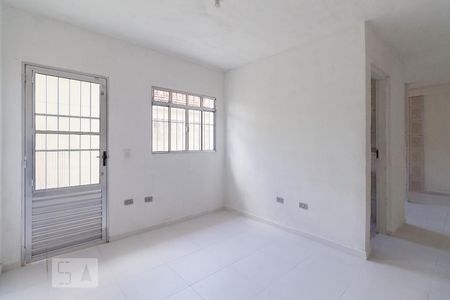 Sala de casa de condomínio para alugar com 2 quartos, 60m² em Parque Tomas Saraiva, São Paulo