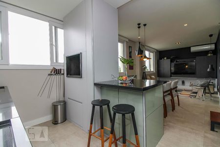 Cozinha de apartamento à venda com 2 quartos, 80m² em Jardim do Salso, Porto Alegre